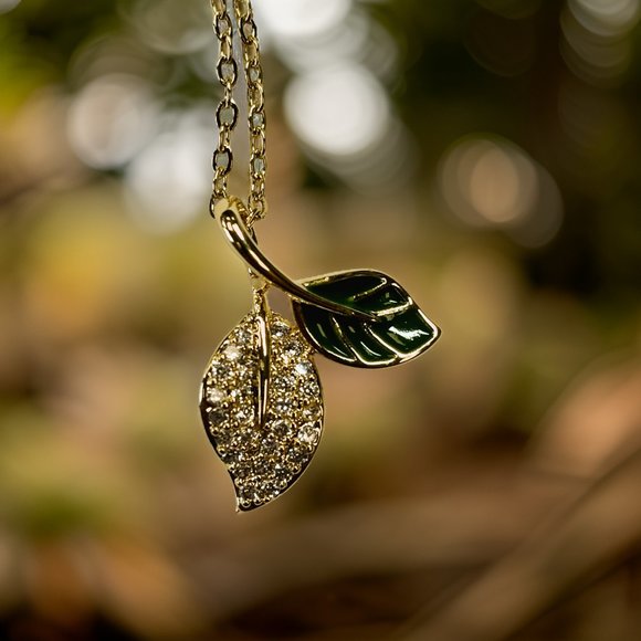 Gold 0.5 ct Zircon Relief Sprout Pendant Necklace - Picture 5 of 17